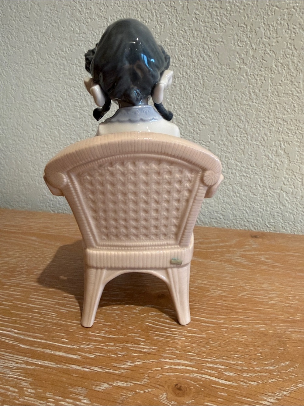Lladro “Sitting Pretty” #5699. Black Legacy Collection. Porcelain. - Picture 3 of 5